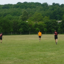 Priap seul devant pour un catch facile.