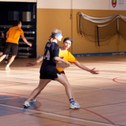 Tiss provoque l'adversaire à la faute.